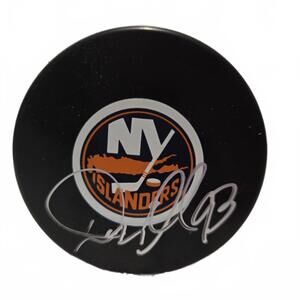 NHL / Signed New York Islanders Puck / Doug Weight
